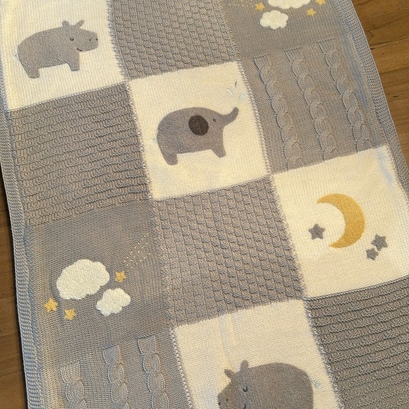 ✨EUC✨ Pottery Barn Hippo Heirloom Stroller Blanket - Picture 3 of 10